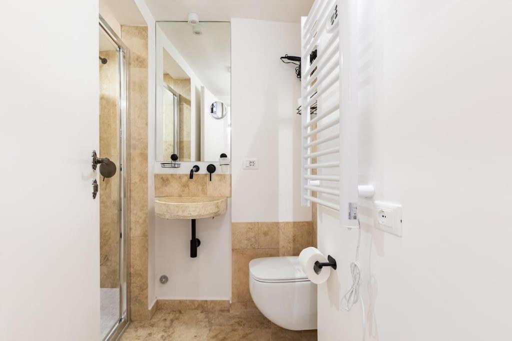 Bottega Augustea Duplex Apartment In Monti روما المظهر الخارجي الصورة
