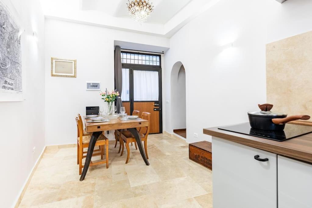Bottega Augustea Duplex Apartment In Monti روما المظهر الخارجي الصورة