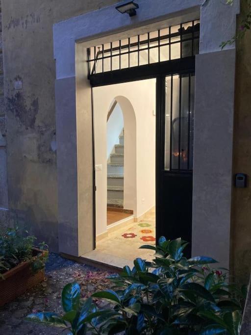 Bottega Augustea Duplex Apartment In Monti روما المظهر الخارجي الصورة
